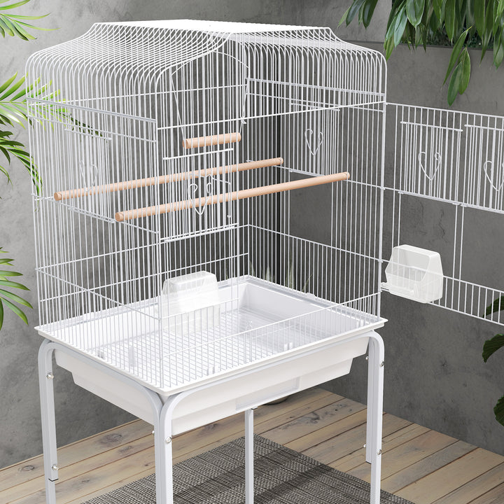 Gaiola Grande para Pássaros com Rodas Prateleira de Armazenamento Portas, 2 Comedouros 2 Poleiros Baloiço Bandeja Removível e Pega para Papagaio Canário Periquito 46,5x36x124 cm Branco
