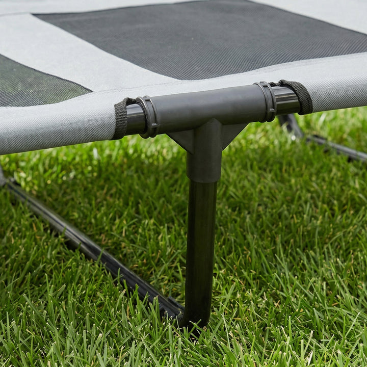 Cama elevada para animais de estimação Portátil com tecido respirável de toldo removível para interior e exterior 122x92x108 cm cinza