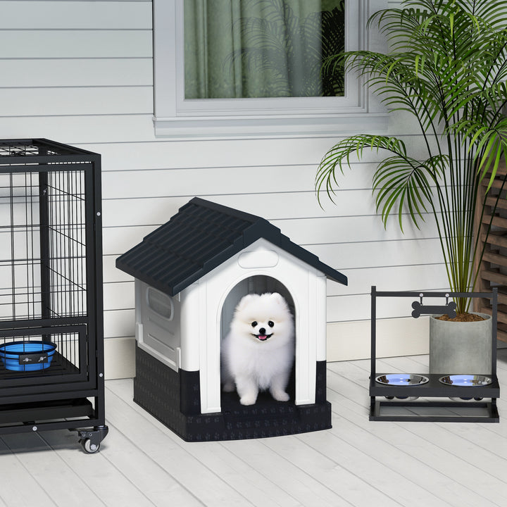 Casota para Cães Mini de Exterior Casa de Plástico com 3 Janelas Base Elevada Telhado Imitando Telhas 64,5x57x66 cm Cinzento Escuro