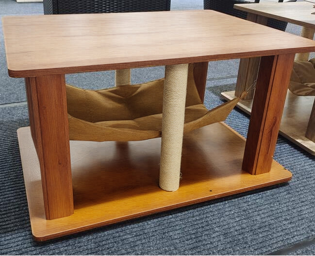 Mesa Auxiliar Mesa de Café com Rede 2 Postes de Arranhar de Juta e Prateleira Inferior de Armazenamento 79x59x45,5cm Marrom