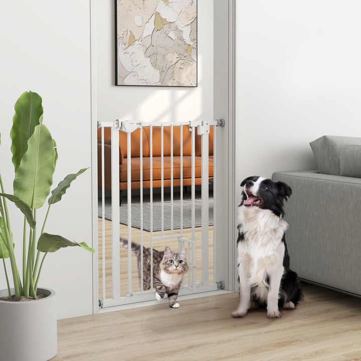 Barreira de Segurança para Cães Animais de Estimação 74-100cm para Escadas Portas e Corredores com Porta para Gatos Fechamento Automático e Sistema de Duplo Bloqueio Altura 91,4cm Branco
