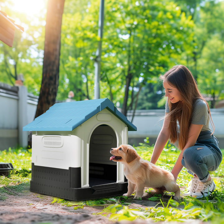Casota para Cães Mini de Exterior Casa de Plástico com 3 Janelas Base Elevada Telhado Imitando Telhas 64,5x57x66 cm Azul